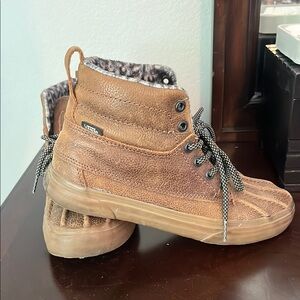 Vans Brown leather  Mid-Top Women's Boots with warm lining
